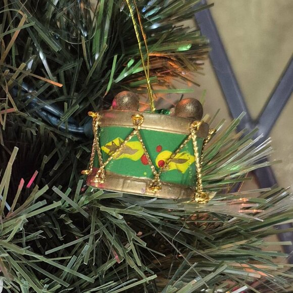 🎄 Set of 2 Vintage Wooden Christmas Toys Ornaments - Train Drum Red Green White - Picture 6 of 6